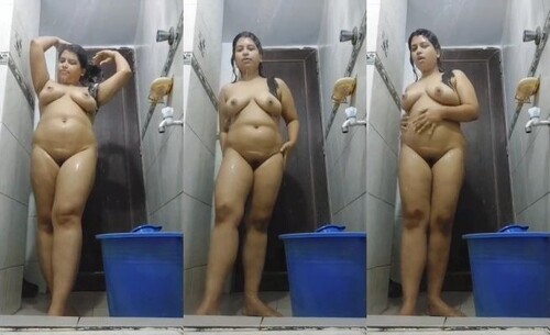 Sexy Indian Mal Bathing