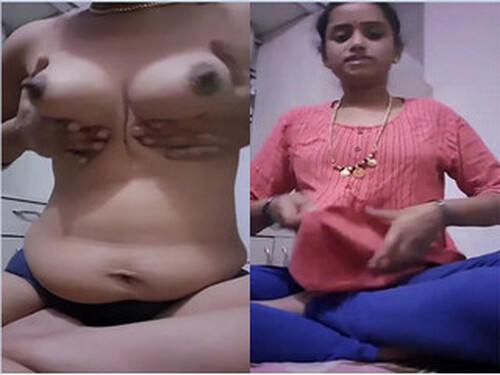 Sexy Mallu Bhabhi Shows Boobs (Updates)
