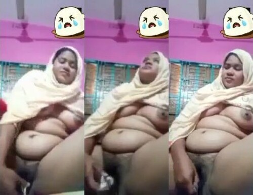 Horny Indian Bhabhi Masturbating