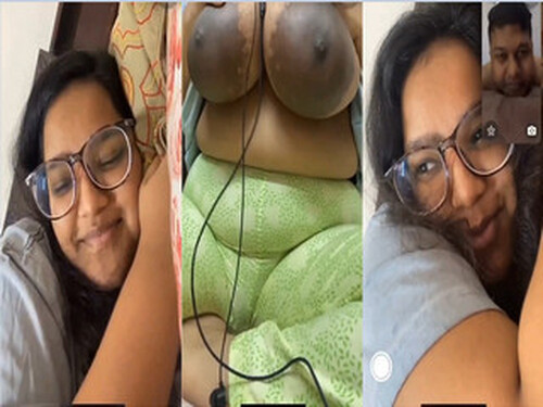 Sexy Indian Girl Shows her Big Boobs