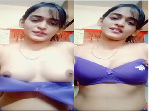 Cute Indian Mall Girl Shows Her Boobs