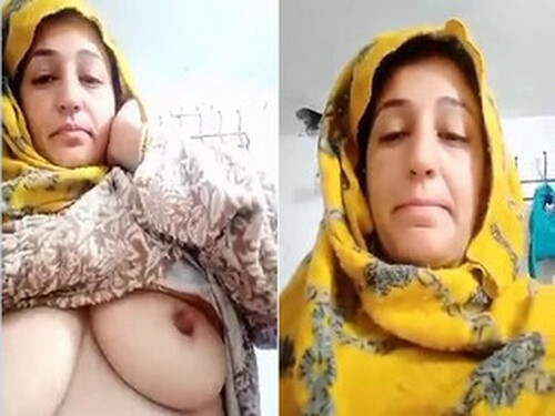 Paki Bhabhi Shows Boobs