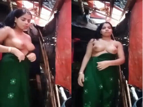 Sexy Indian girl Shows Boobs
