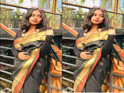 Sexy Indian Girl Showing Boobs