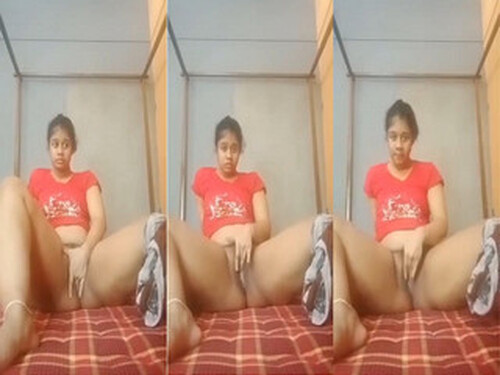 Horny Indian girl Shows and Play With Her Pussy