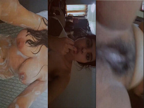Horny Indian girl Shows her Wet Pussy