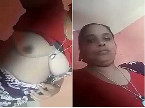 Indian Bhabhi Showing Boobs For Lover