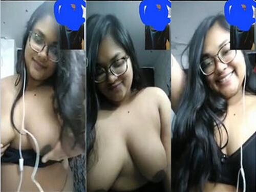 Sexy Indian Girl Shows her Boobs Part 2