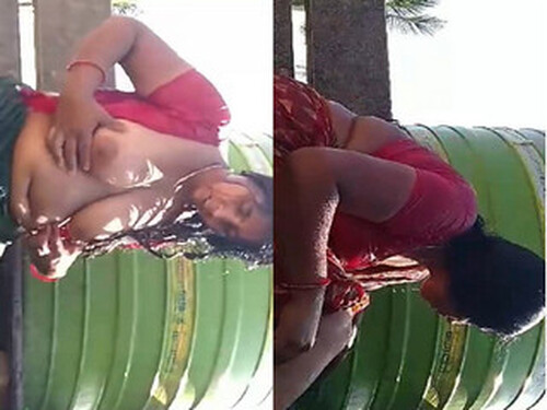 Indian Bhabhi Bathing and Masturbating Part 1 (Updates)