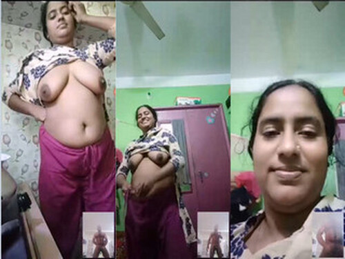 Indian Bhabhi Showing Boobs and Pussy