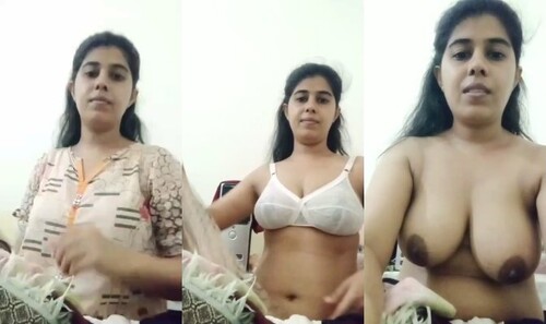 Sexy Indian Mall Shows her Boobs