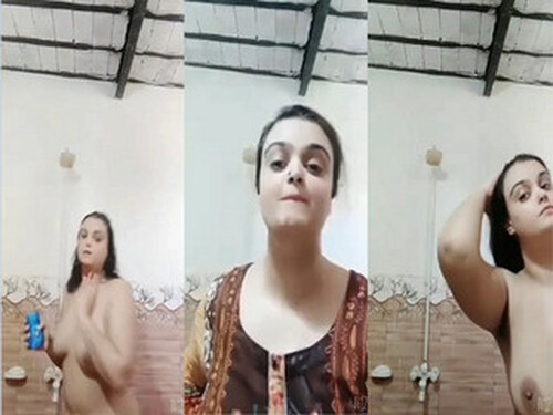 Sexy Paki Girl Bathing