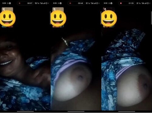 Indian Bhabhi Shows her Boobs