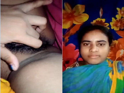 Horny Indian Girl Shows Boobs and Fingering