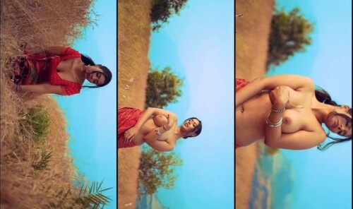 Super Sexy Saree Model Shows Boobs