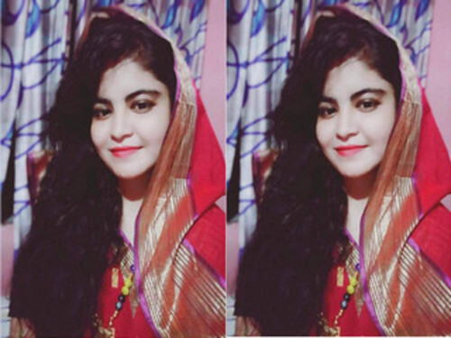 Sexy Indian Girl Shows Her Boobs Part 2