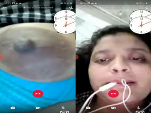 Sexy Indian girl Shows Big Boobs On VC