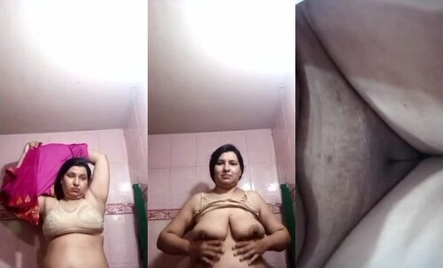 Sexy Indian Wife Shows Her Boobs and Pussy