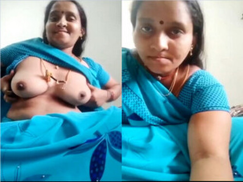 Sexy Indian Bhabhi Shows Her Boobs And Pussy