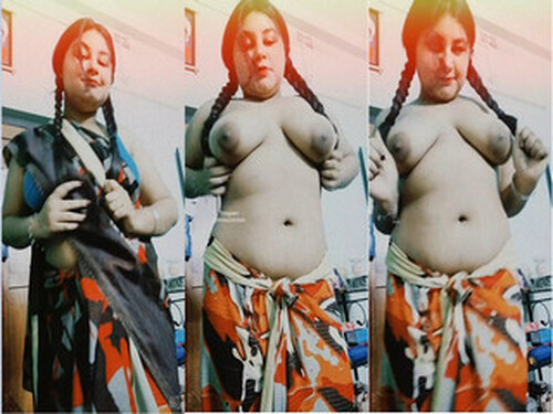 Sexy Indian girl Shows her Big Boobs