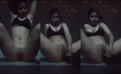 Horny Indian Girl Masturbating