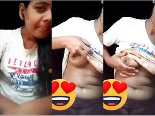 Cute Indian Girl Shows Boob on VC