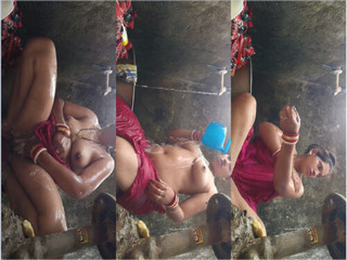 Sexy Shona Bhabhi Bathing