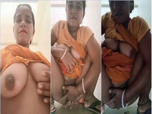 Horny Indian Bhabhi Fingering
