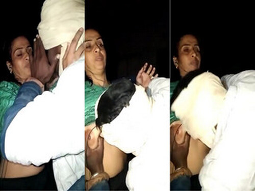 Indian Bhabhi Boobs Sucking
