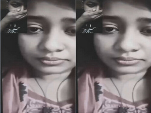 Cute Indian girl Shows Boobs On VC