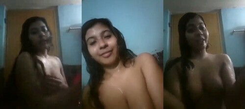 Sexy Indian Girl Bathing