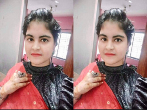 Sexy Indian Girl Shows Her Boobs Part 1