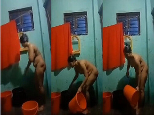 Indian Bhabhi Bathing