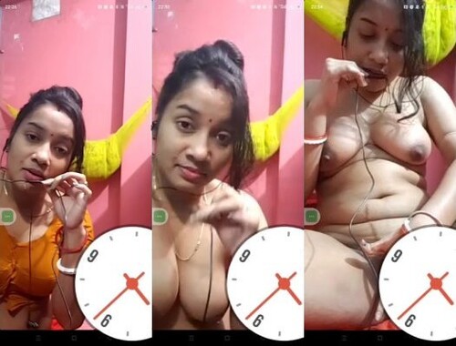 Sexy Horny Indian Boudi Fingering