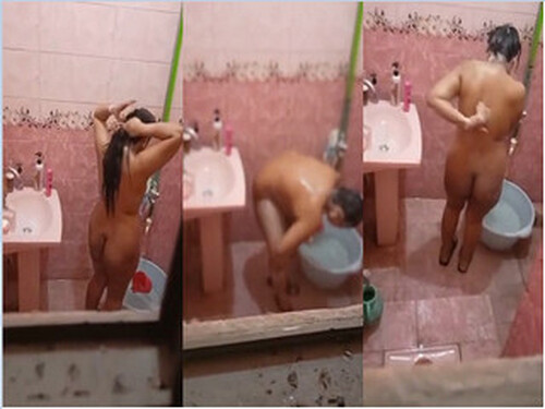 Indian Bhabhi Bathing Capture In Hidden Cam