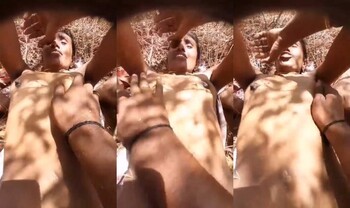 Horny Indian Vlg Wife Shows Nude Body and Fingering