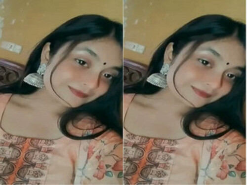 Sexy Indian Girl Shows her Big Boobs