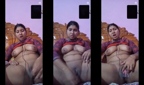 Indian Girl Shows Fingering On VC