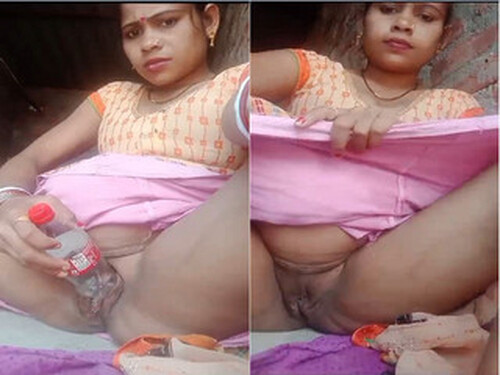 Horny Indian Bhabhi Masturbating