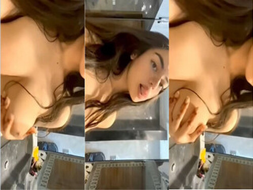 Indian Girl Shows Boob