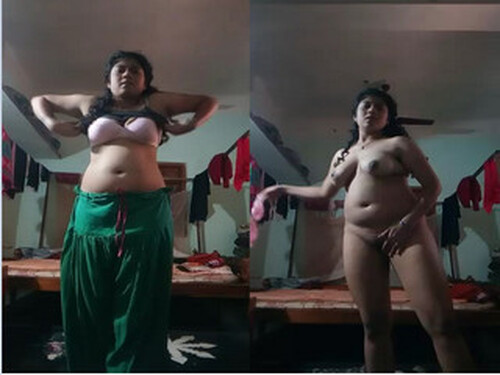 Hot Indian Girl Striping And Show’s