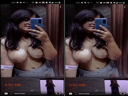 Sexy Indian Girl Shows Boobs