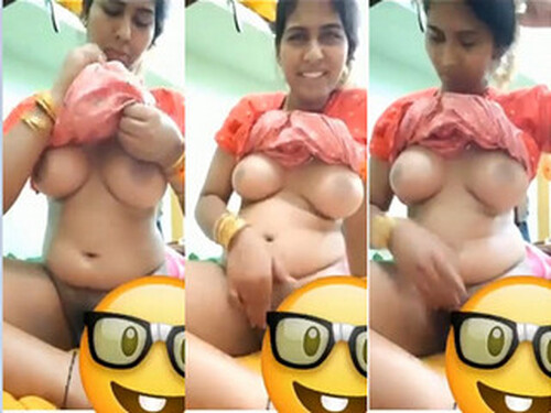 Cute Indian Bhabhi Shows her Boobs and Pussy