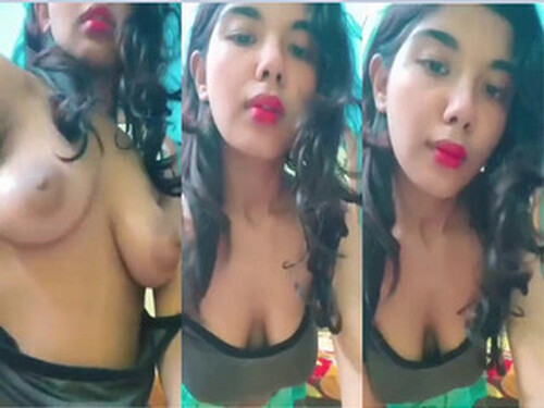 Cute Indian Girl Shows Boobs