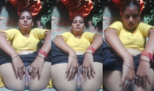 Sexy Indian Vlg Girl Shows Boobs and pussy Part 1