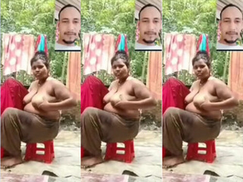 Hot Indian Girl Shows her Big Boobs For Lover