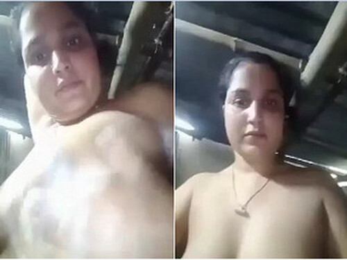 Indian Bhabhi Play With Boobs