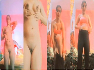 Pakistani Babe Ayesha Bathing (Updates)