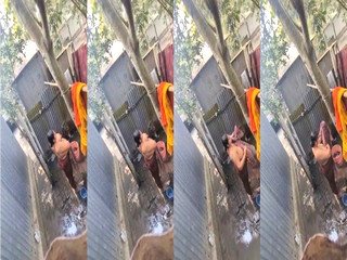 Desi Big Boob Bhabhi Bathing Capture