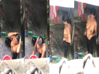 Desi Vlg Bhabhi Bathing Capture